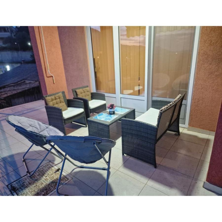 Family Apartment-Dilorena Bar Exterior photo